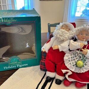 Motionettes Vintage Snoring Santa and Knitting Ms. Claus On Couch Sound